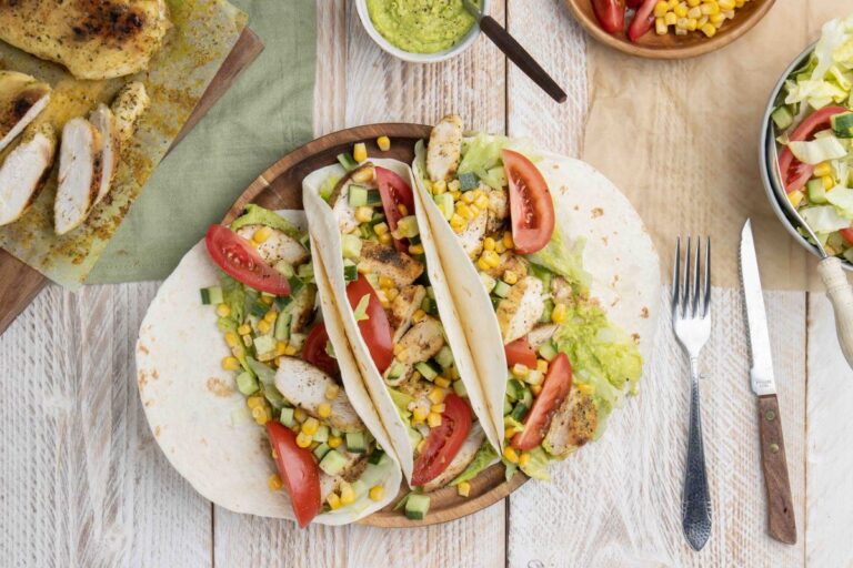 Wrap met knoflookkruiden kip en avocado Eatertainment