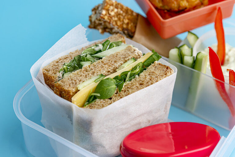 Sandwich kaas met komkommer-dille spread - Eatertainment