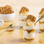 Bastognemousse met karamelsaus