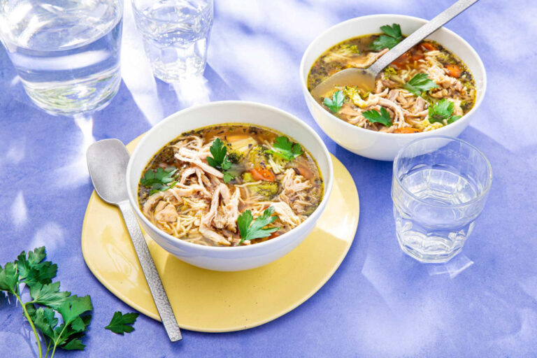 Pulled chicken soep met vermicelli Eatertainment