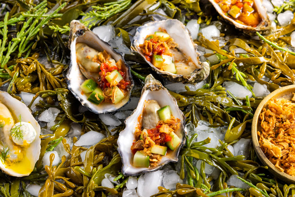 Oester Met Opa Co Sambal En Zoetzure Komkommer 2